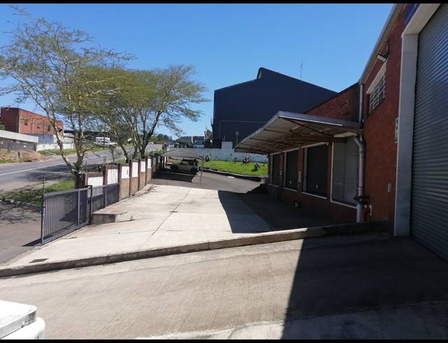1,630M² WAREHOUSE TO LET IN WESTMEAD